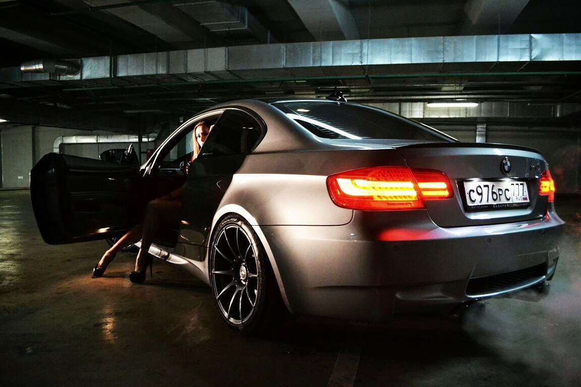BMW 5er F10 dans le photomontage avec la nouvelle couleur extérieure