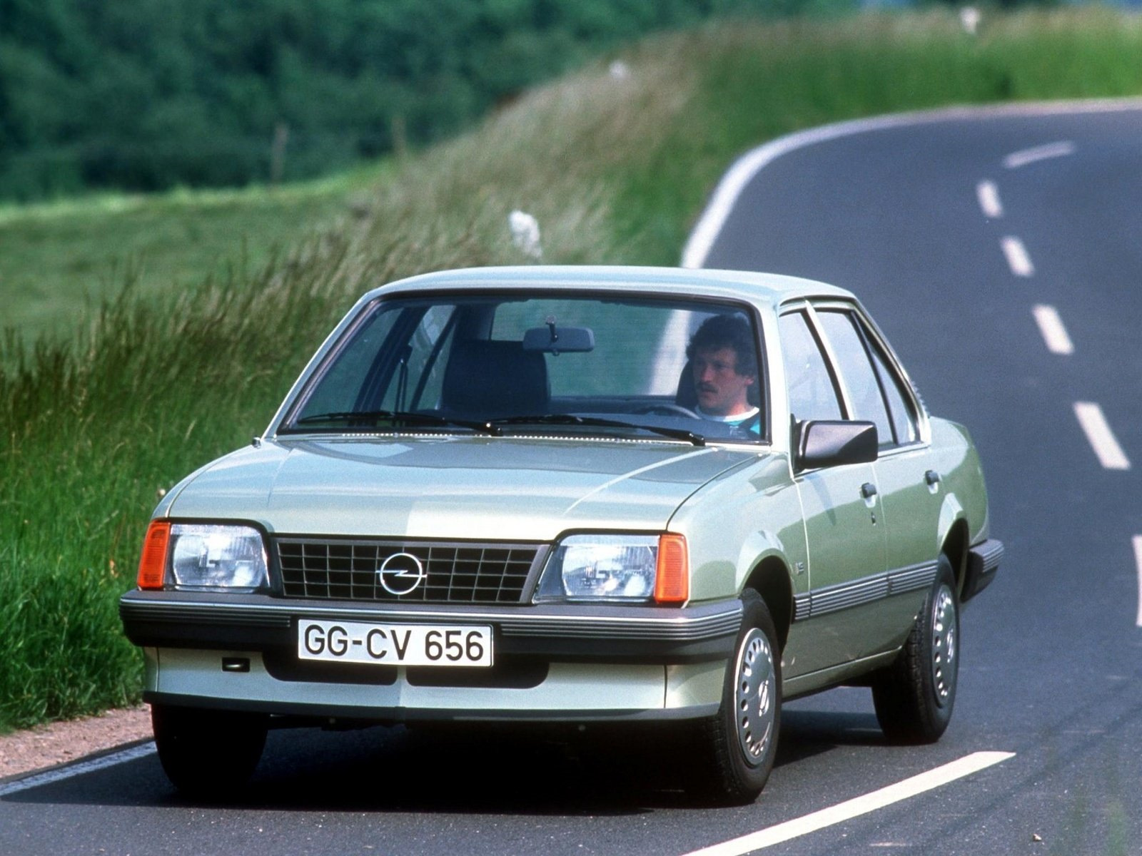 Opel Ascona 1983 РєСѓРїРµ