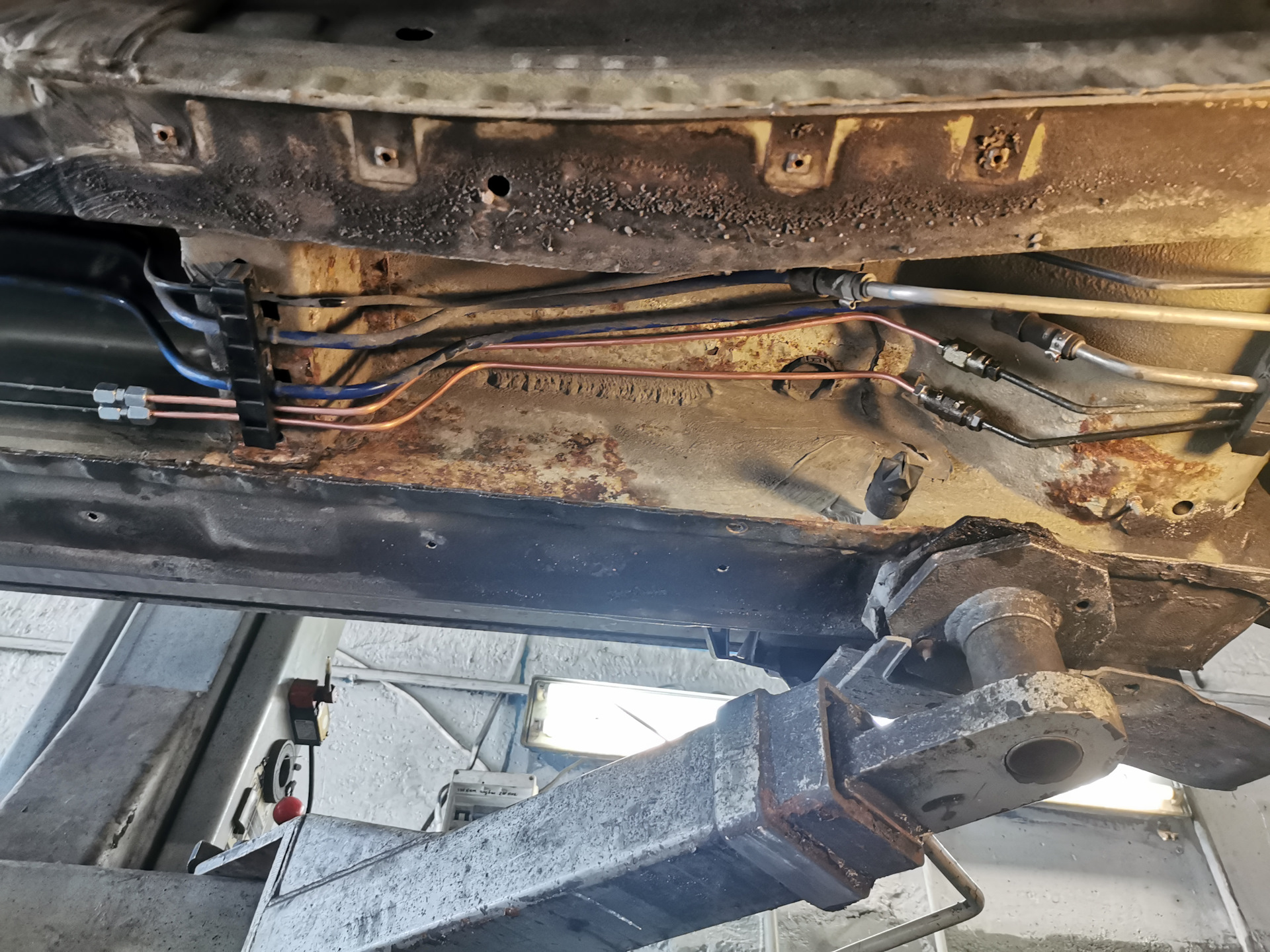 Утечка тормозной жидкости — BMW X5 (E53), 3 л., 2004 года | поломка ...