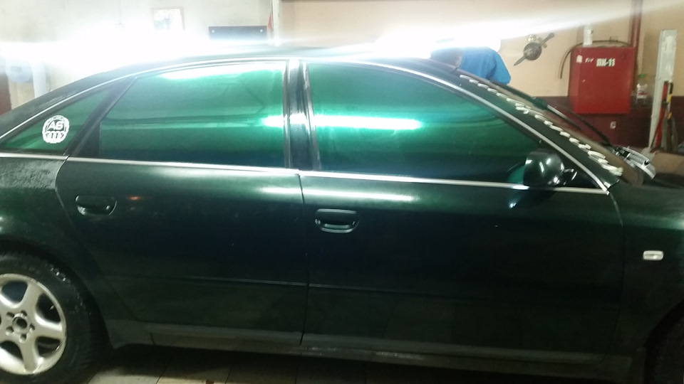 Атермальная пленка зеленая 80. Зеленая атермальная тонировка 50. Атермальная тонировка 80. Атермальная пленка хамелеон зеленая. Вольво s40 тонировка зеленая.