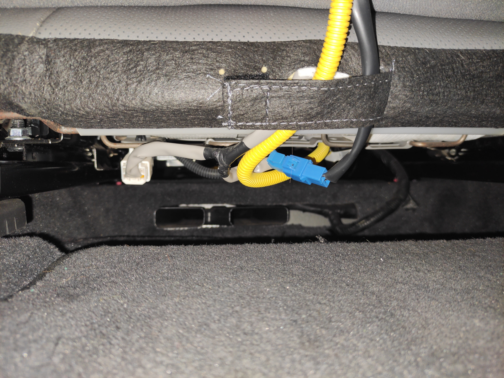 Обманка датчика присутствия пассажира — KIA Magentis I, 2,5 л, 2005 ...