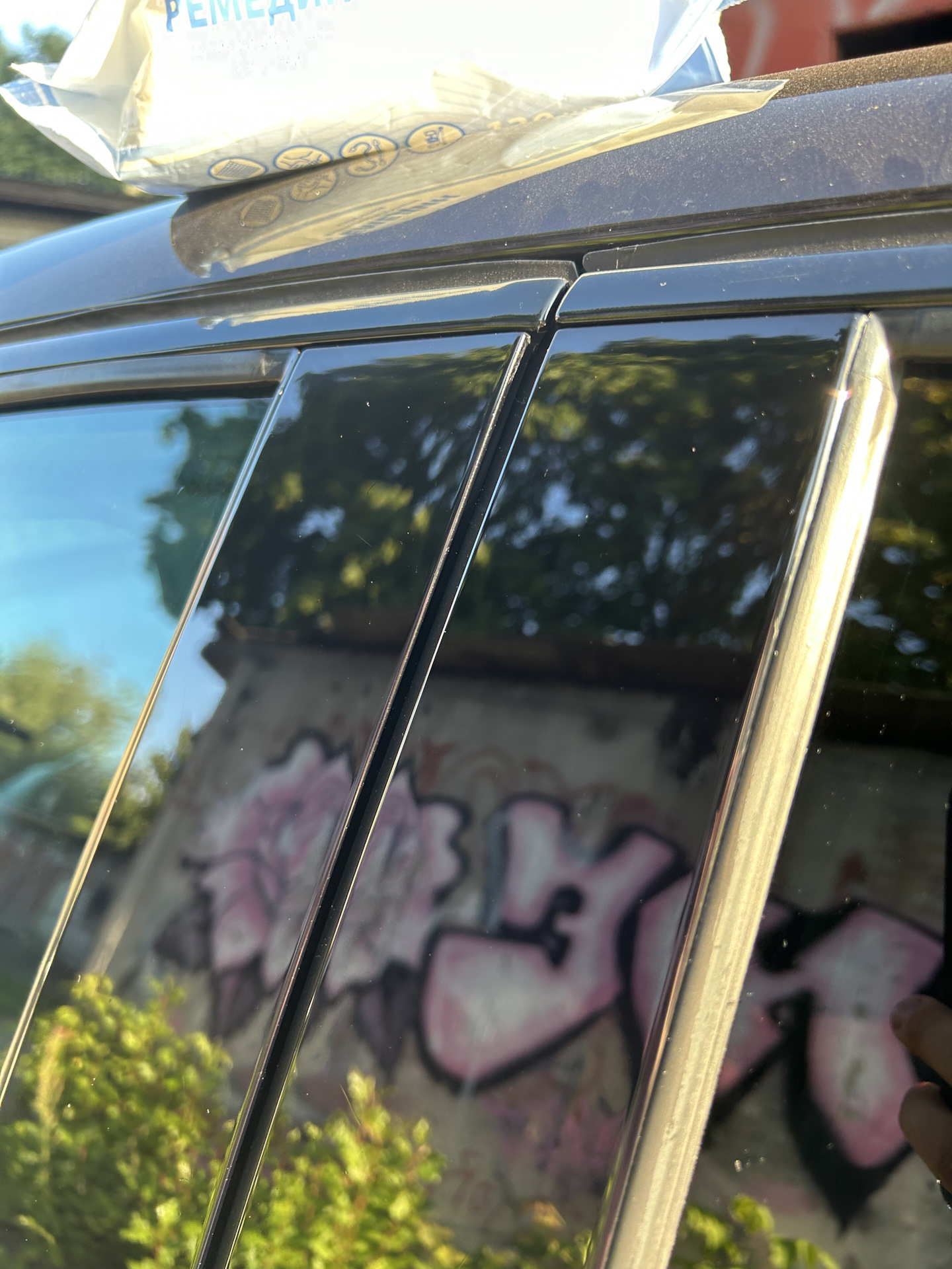 Полировка черного внешнего пластика на дверях — Skoda Superb Mk2, 1,8 л ...