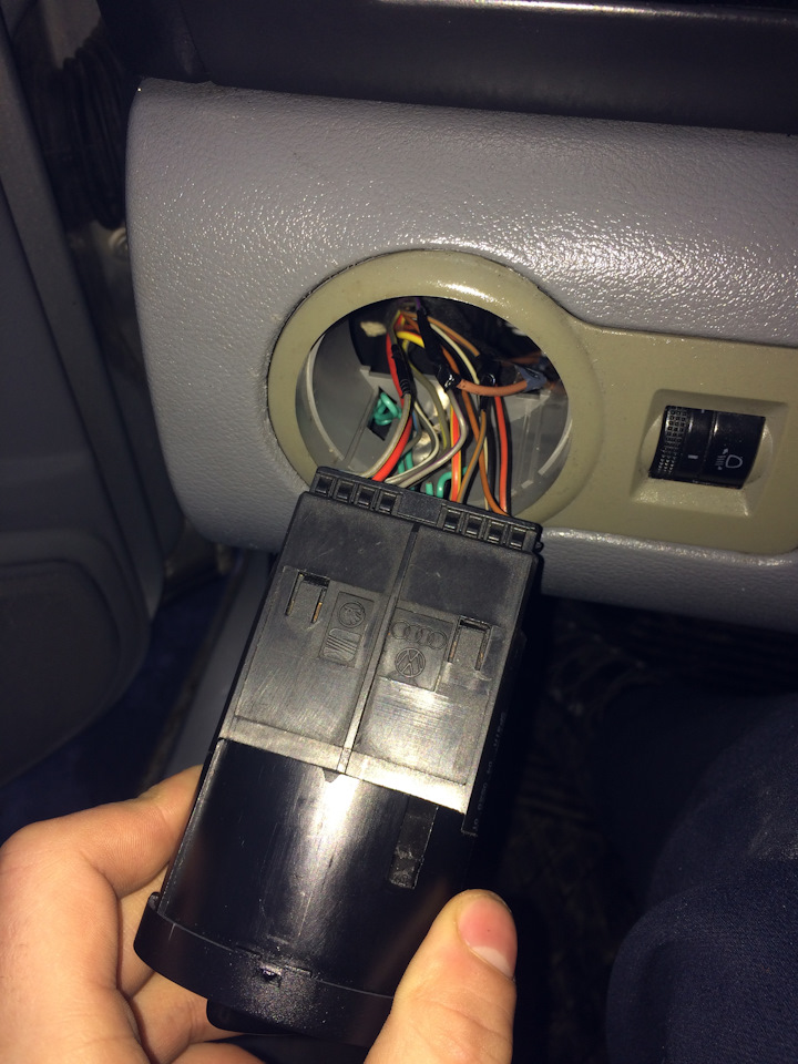 автоматическое включение ближнего света — Skoda Octavia A4 Mk1, 1,8 л ...