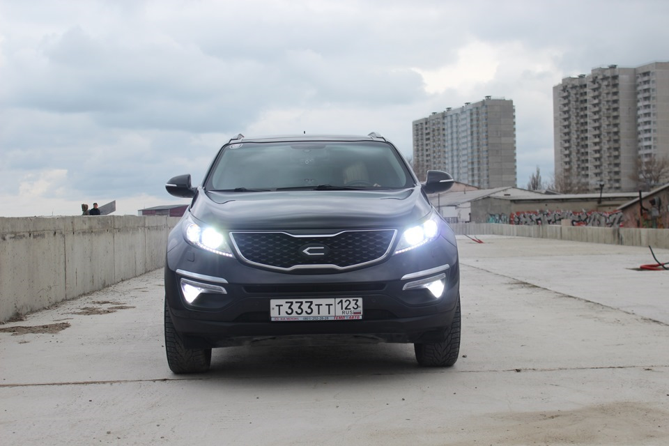 Ксенон 2013. Kia Sportage 2013 диодные лампы. Лампы ксенон на Киа Спортейдж 3. Штатный ксенон Спортейдж 3. Штатный ксенон Киа Спортейдж 3.