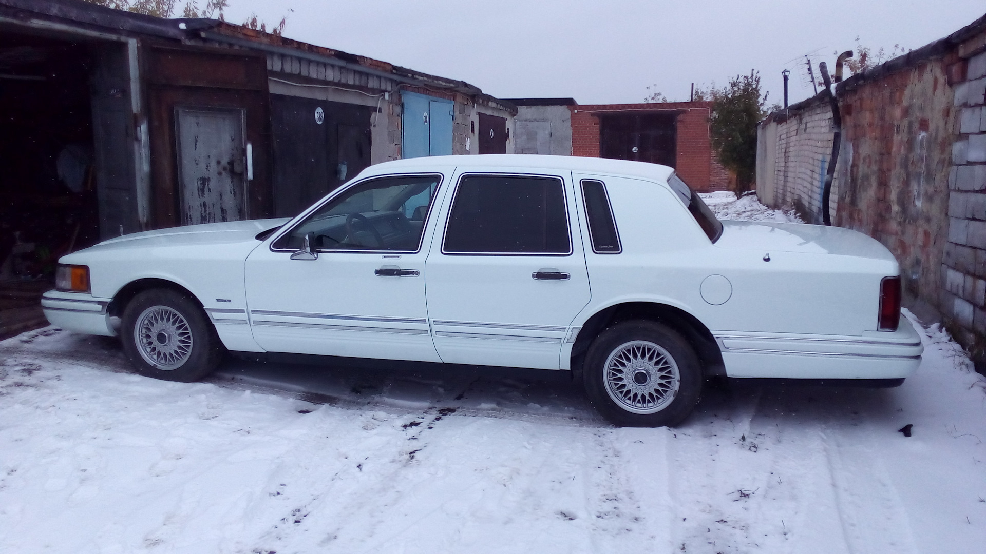 Lincoln Town Car II 4.7 бензиновый 1992 | V8 на DRIVE2