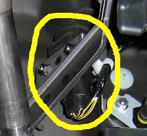 Отключение топливного. Кнопка аварийного отключения топлива Фиат Дукато 250. Инерционный клапан Хонда Аккорд 9. Аварийный выключатель топлива Honda CR V 2011. Форд Транзит кнопка аварийного отключения топлива.