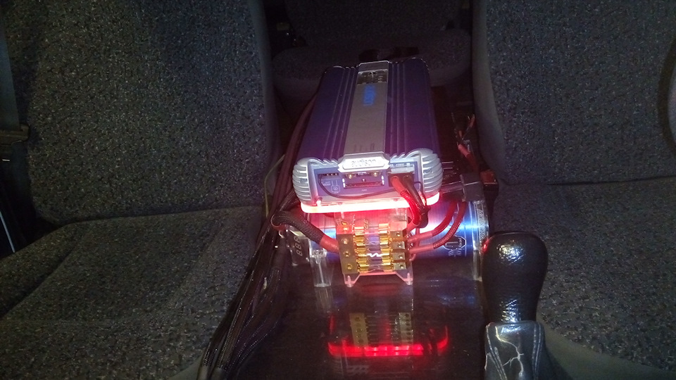 Короб из Орг.стекла c 3мя усилками, подключение. — Citroen Jumpy (1G ...