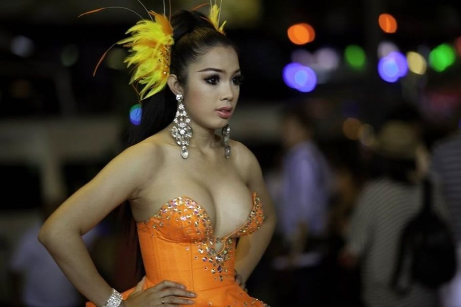 Тайки год. Ледибой Мисс красоты Таиланд. Тайский катой. Леди бой Тайц в Таиланде. Мисс красоты трансгендер таец.