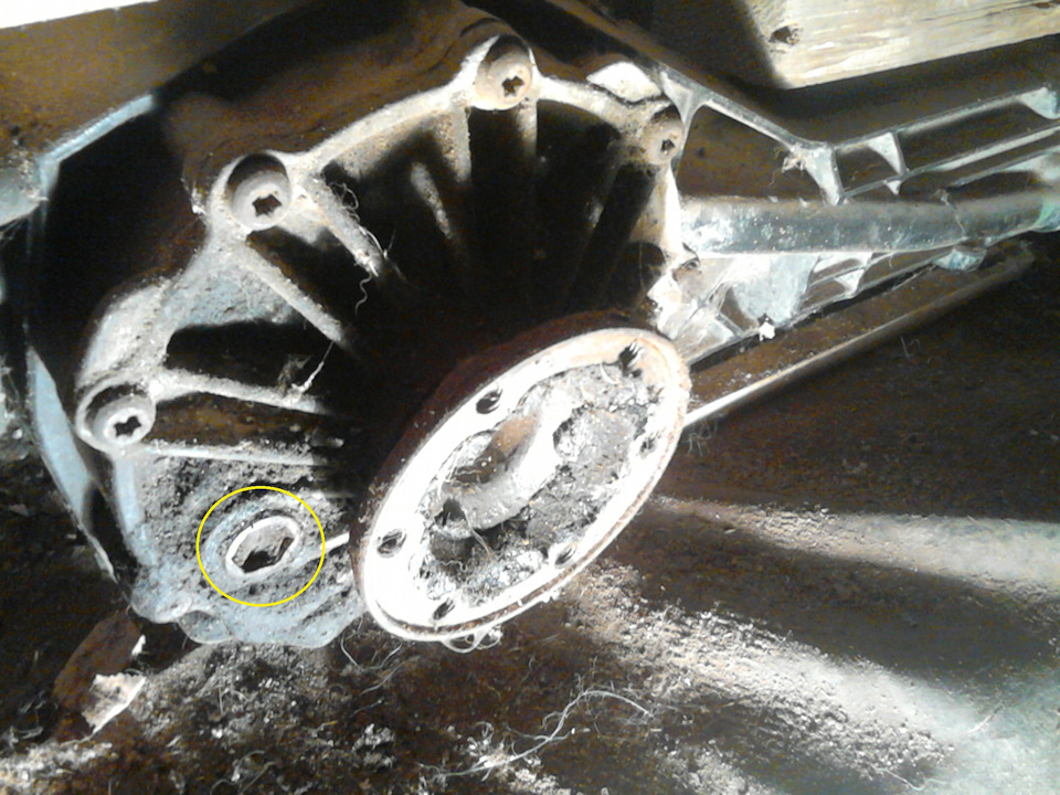 через что заливается масло в редуктор? — Audi A6 (C4), 2,8 л, 1995 года ...