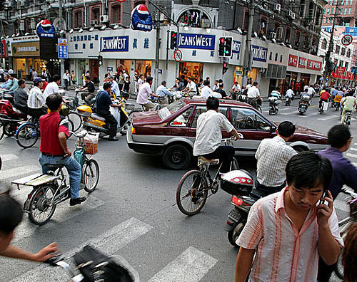 Движение в китае. Левостороннее движение в токио. Левостороннее движение в токио. Какое движение в китае правостороннее или. Левостороннее движение в сингапур.
