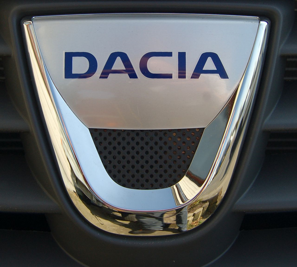 эмблема передняя dacia logan