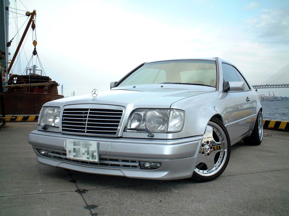 Chrome 124. Мерседес 124 АМГ обвес. W124 Мерседес в обвесе АМГ. Решетка AMG 124 Mercedes. W124 AMG обвес.