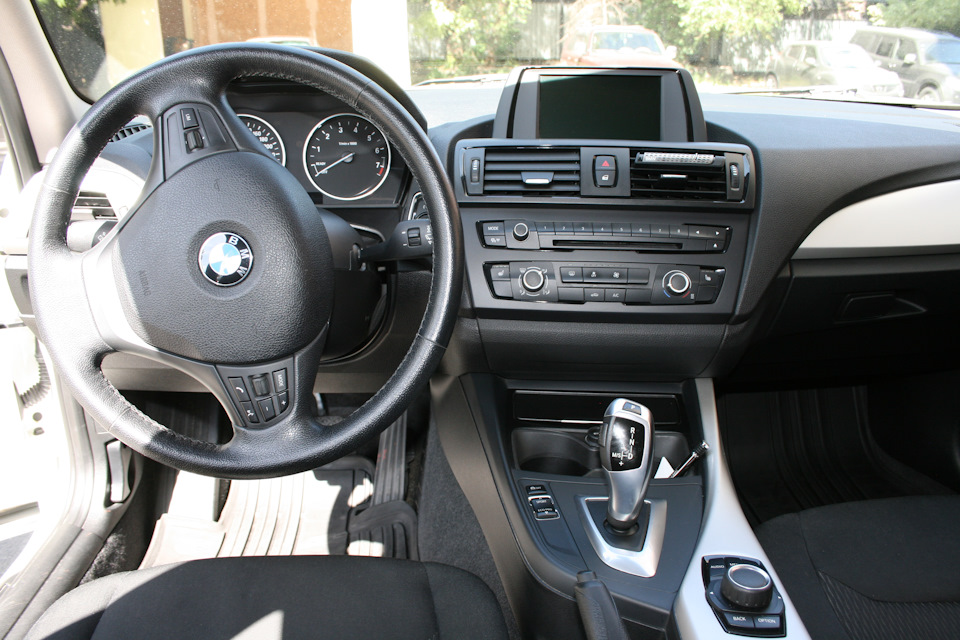 Bmw 116i 2008 магнитола читает какие форматы дисков