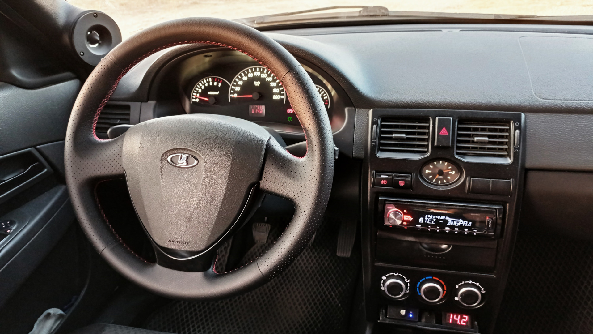 Обтяжка руля — Lada Приора седан, 1,6 л, 2015 года | тюнинг | DRIVE2