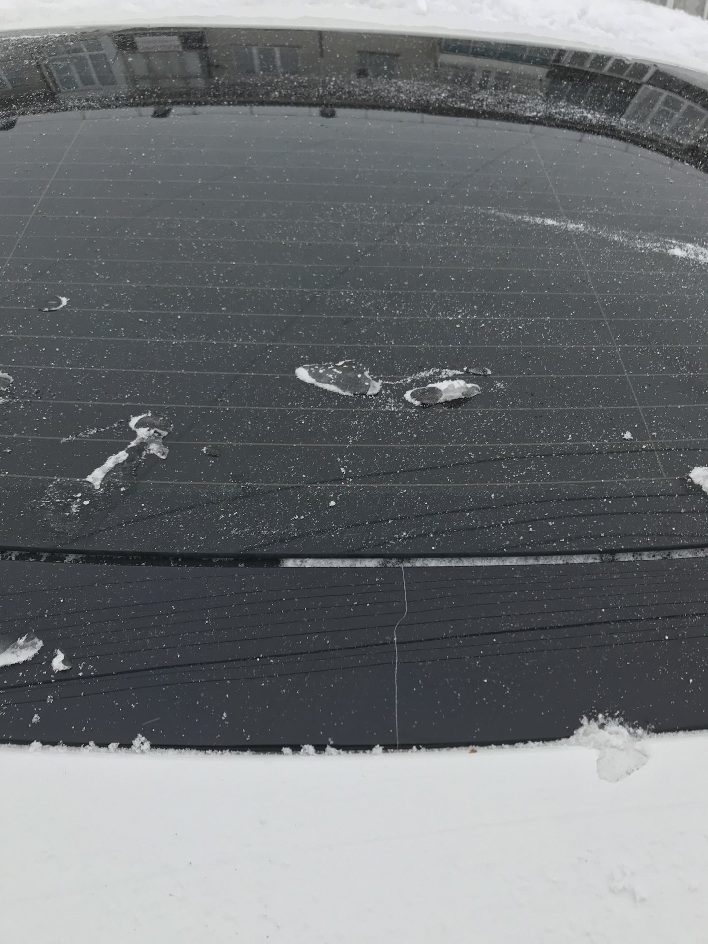 Треснул пластик на багажнике — Volkswagen Passat CC, 2 л, 2010 года ...