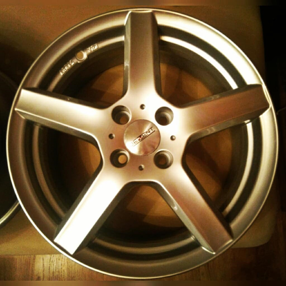 Диски нижний. Диски Dezent ty r16. Диски Dezent r16 4x100. Dezent r15 4x100. Диски Дезент 16.