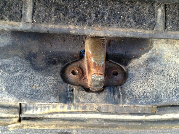 Гремит багажник — Volkswagen Passat B3, 1,8 л., 1990 года | кузовной ...