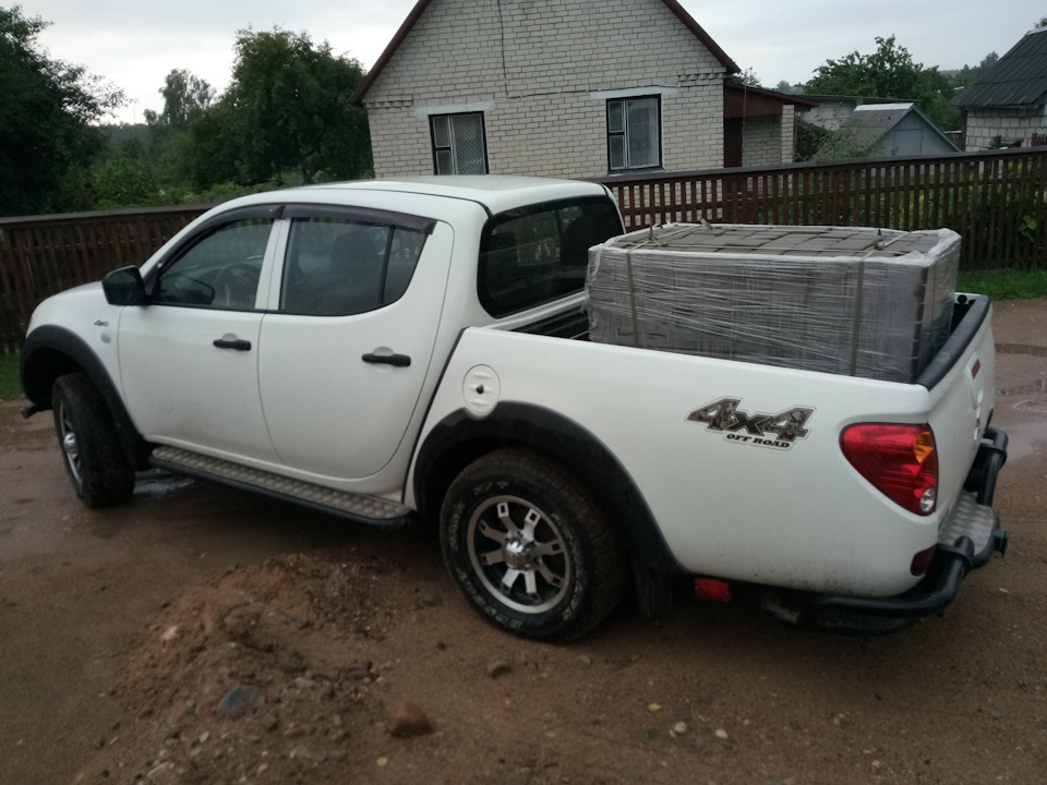 Авито калининград бизнес. Мицубиси л200 2006г. Mitsubishi l200 с прицепом. Мицубиси л 200 прицепы. Mitsubishi l200 IV С прицепом.