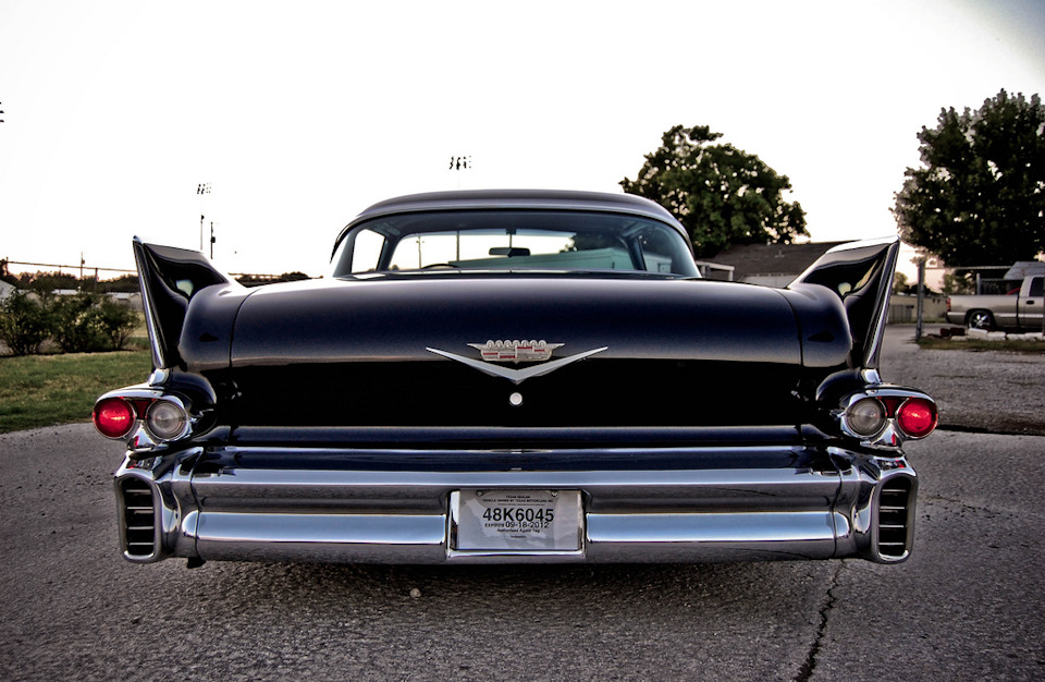 De ville перевод. Кадиллак купе Девиль 1957. Cadillac Deville Coupe 1957 года.. Кадиллак Виладж 1958. Cadillac de ville at 1958.