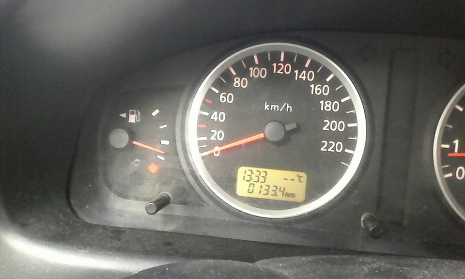 Рассыпался фарфоровый изолятор свечи зажигания! — Nissan Almera II (N16 ...