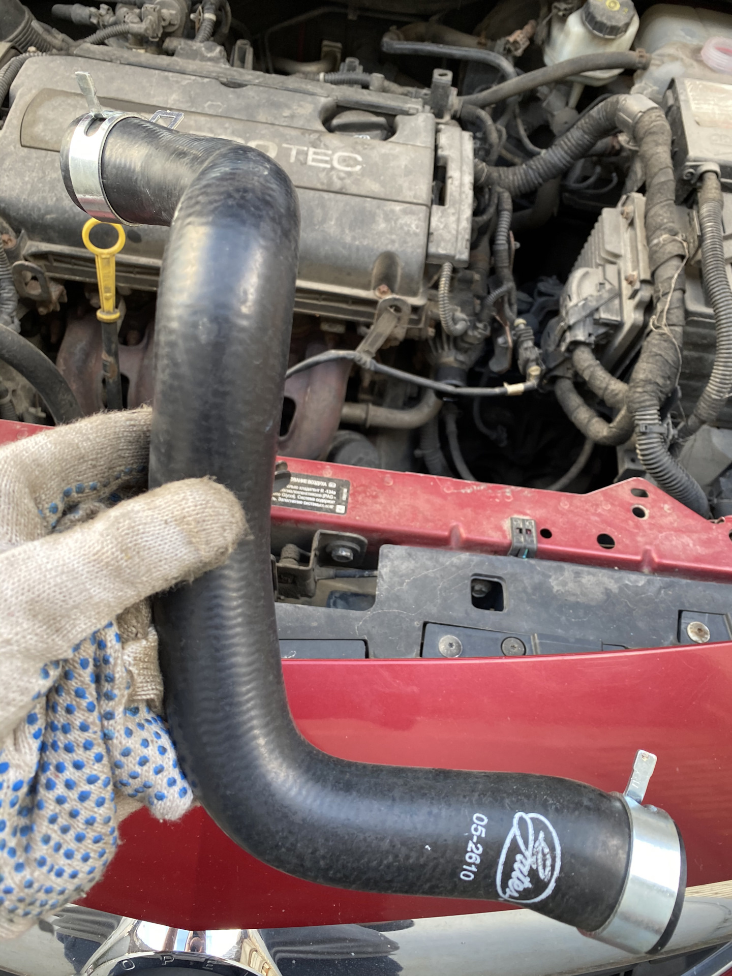 Надулся патрубок радиатора — Opel Astra J, 1,6 л, 2010 года | поломка ...