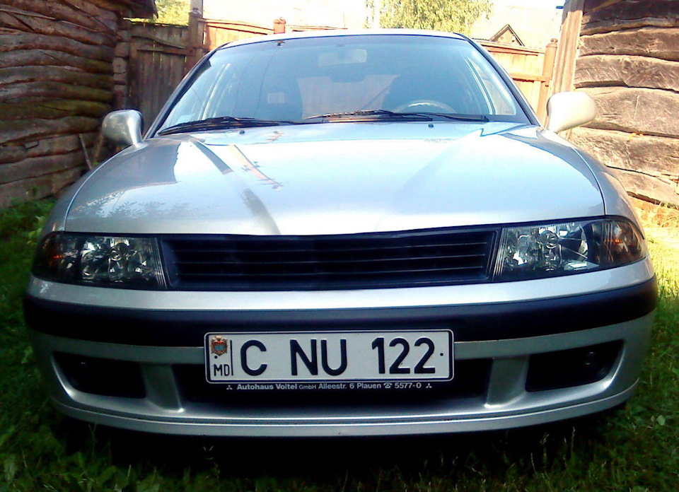 Бампер carisma. HELLA на Mitsubishi Carisma. Бампер Мицубиси Каризма 2003. Бампер Митсубиси Каризма. Фары Carisma.