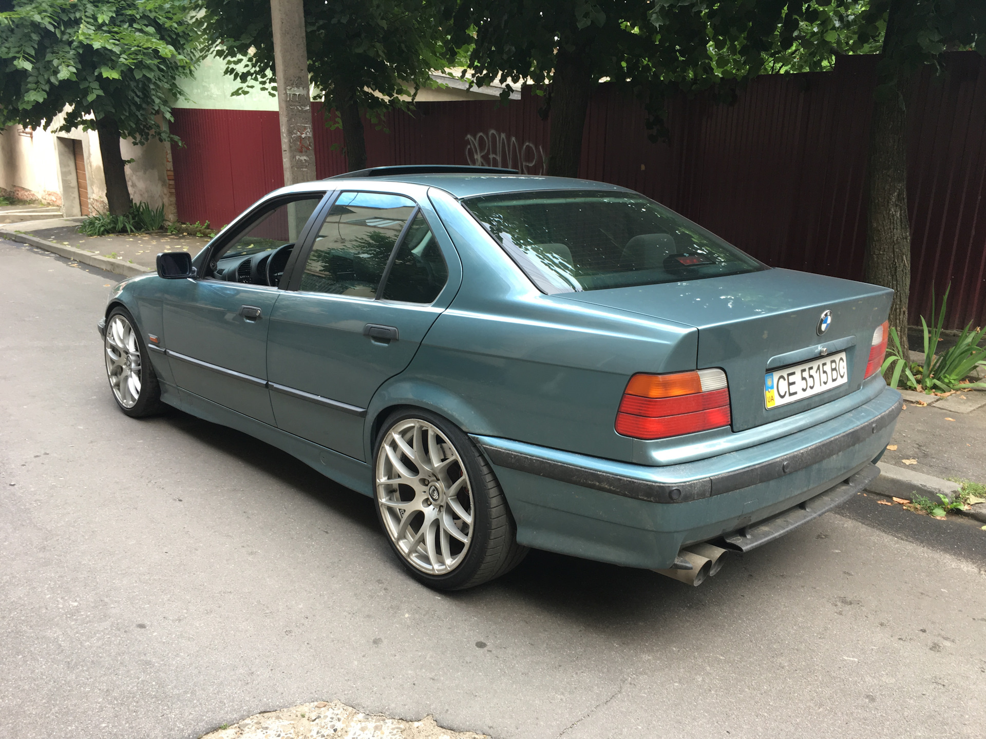 Поставить 19. BMW e36 седан r17. Е36 r17. БМВ е36 на 17 дисках.