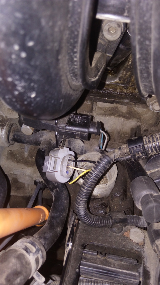 0 tsi датчик коленвала. 4. 4. Замена датчика коленвала шкода. Замена датчика коленвала шкода.