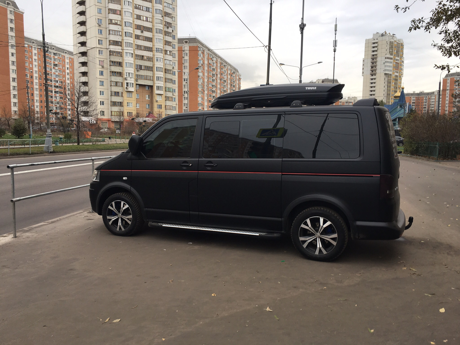Диски r20 на фольксваген мультивен. Off road t5 volkswagen transporter. Vw t5 225 55 17. Кованые диски мультивен. Volkswagen caravelle т5 r19 колеса.