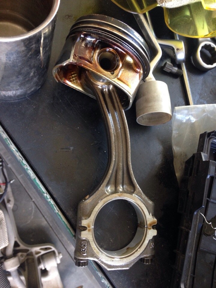 Шатун вышел. 820. Кулак дружбы в двигателе ваз 2114. Братский кулак двигателя. Змз 409 кулак дружбы.