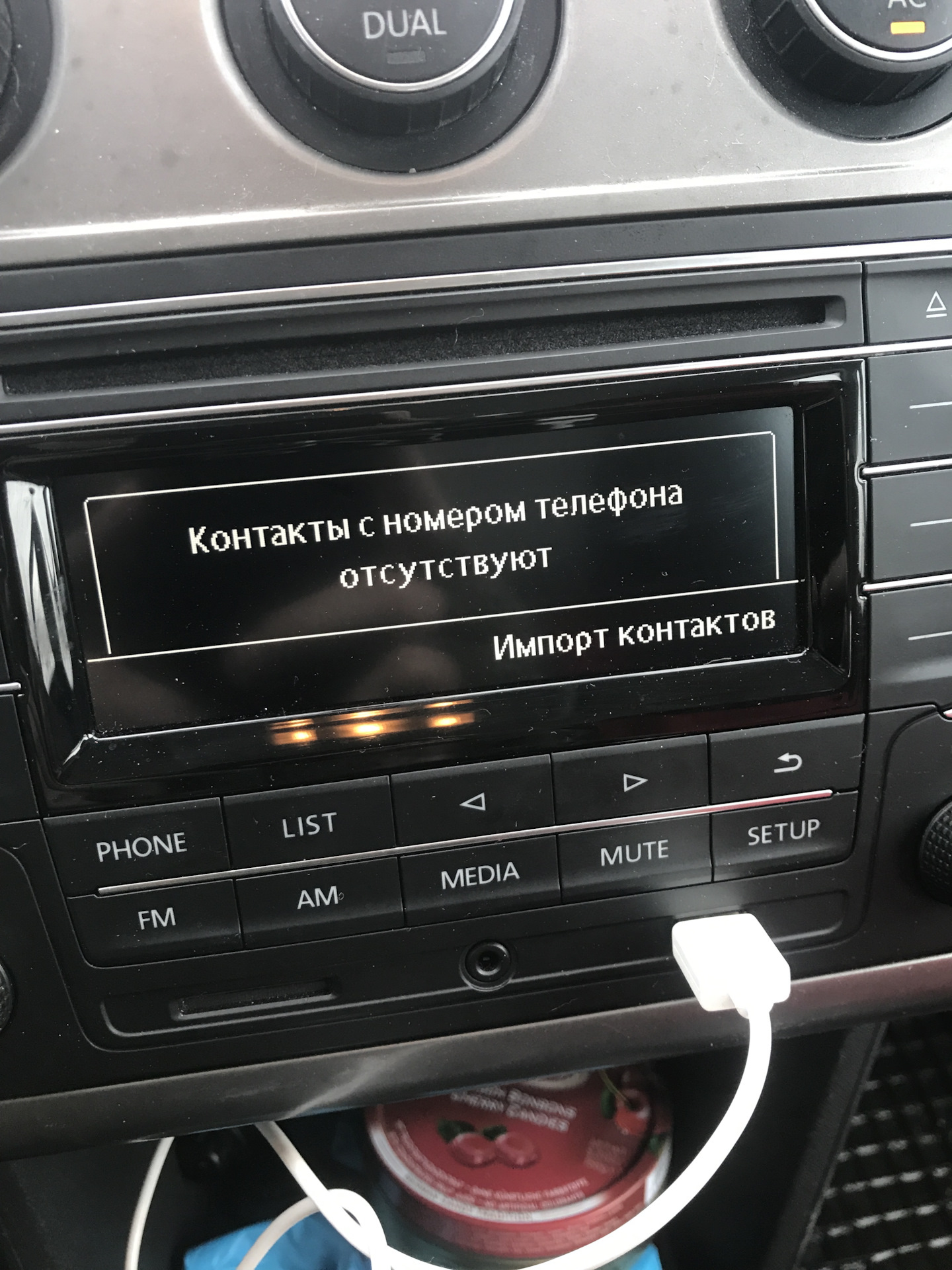 Магнитола RCD 230G by Harman. Накидка на стекло от снега. — Volkswagen Polo  Sedan, 1,6 л, 2011 года | автозвук | DRIVE2