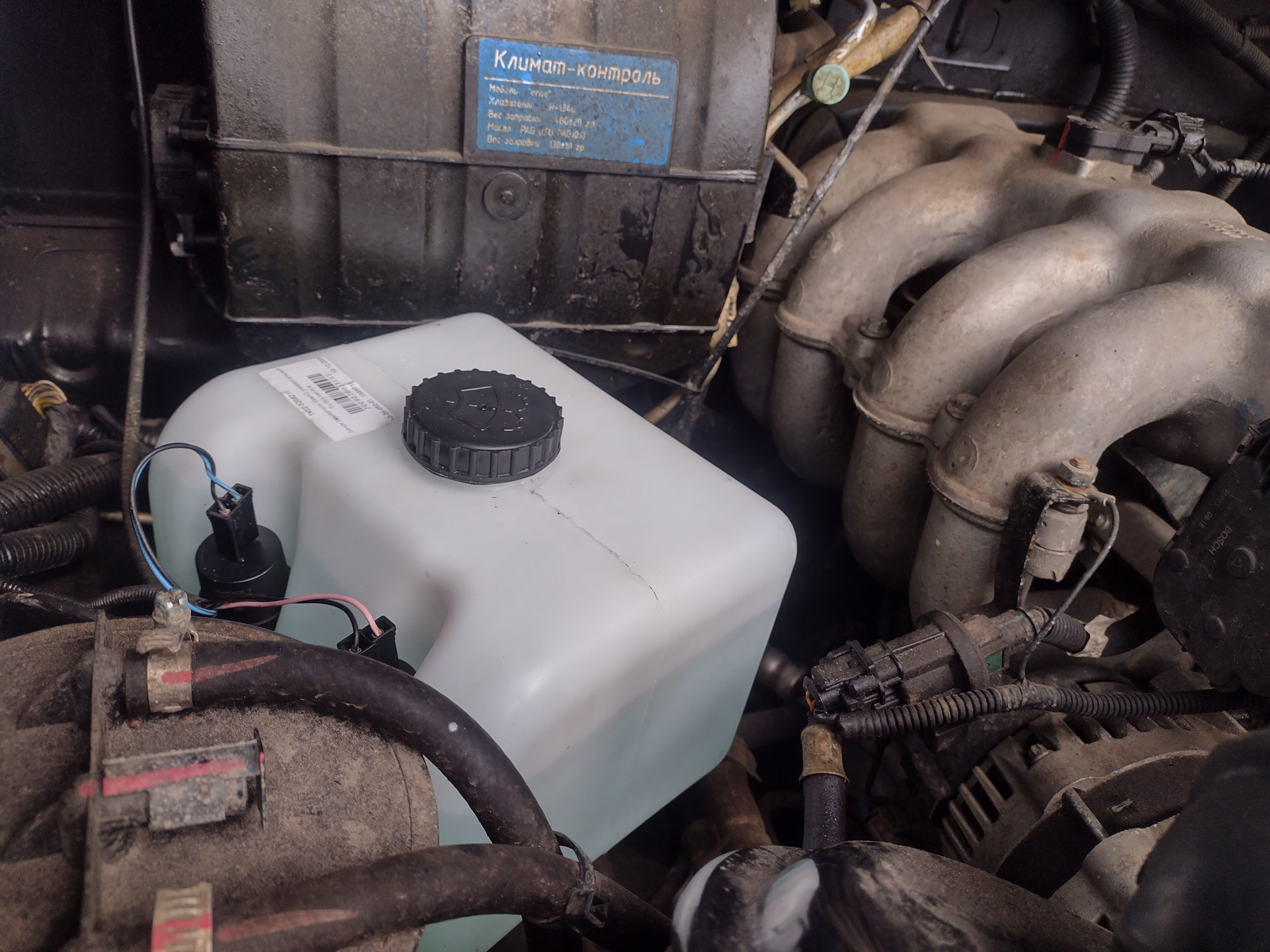 Крепление расширительного бачка — УАЗ Patriot, 2,7 л, 2018 года ...