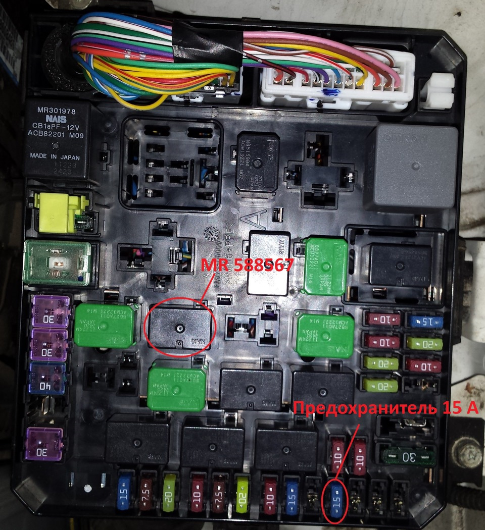 Где находится предохранитель фары