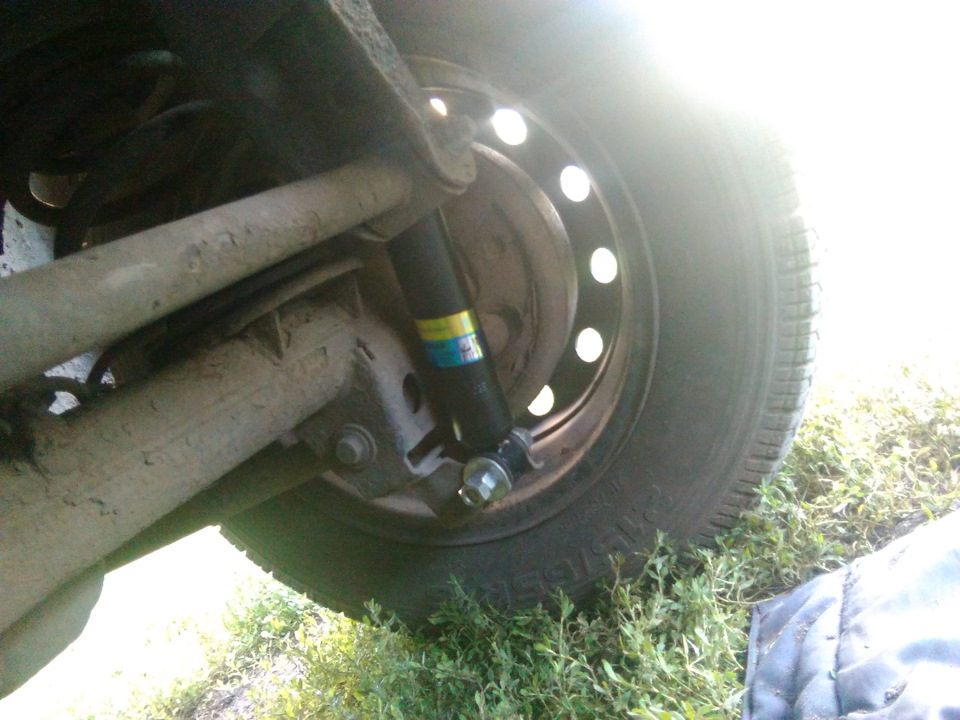 стойка задняя гремит — KIA Sportage (1G), 2 л, 1994 года | своими ...