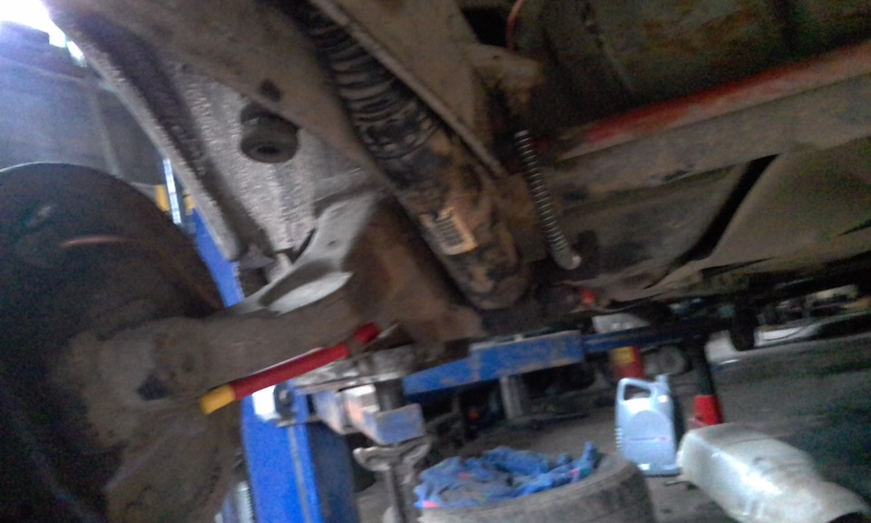 Замена заднего амортизатора — Citroen Xsara, 1,9 л, 2000 года ...