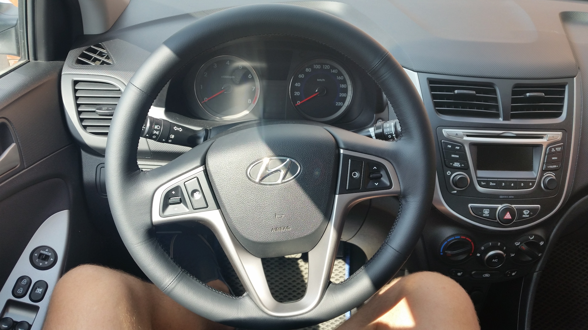 10. Накладка на руль — Hyundai Solaris Hatchback, 1,6 л, 2016 года ...