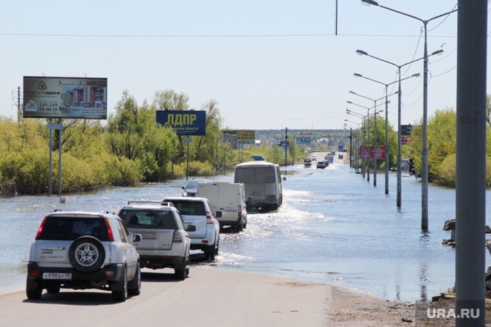 Шоссе тюнина паводок. Шоссе Тюнина в Кургане. Шоссе Тюнина наводнение Курган. Мост Тюнина Курган. Шоссе Тюнина фото.