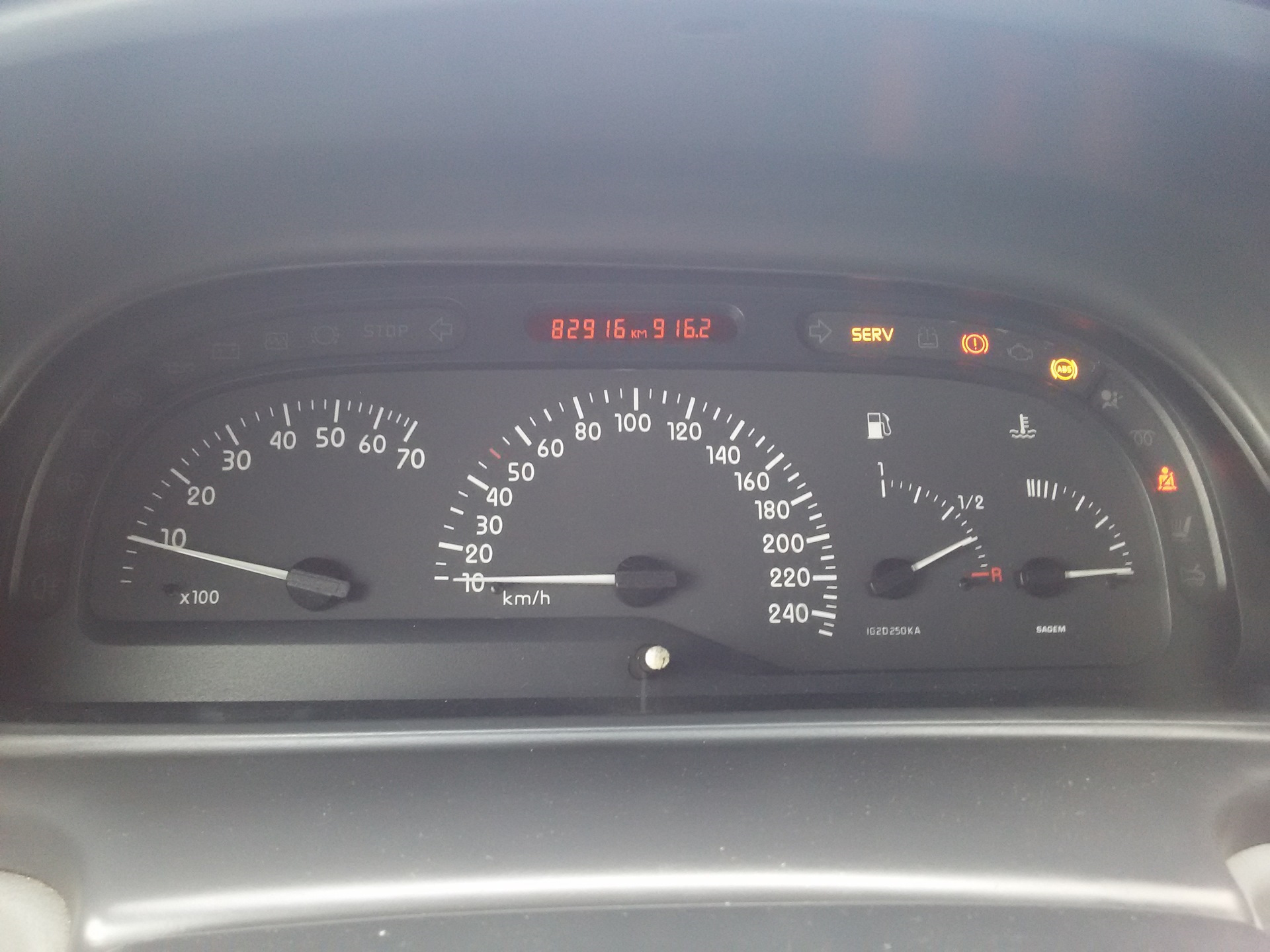 панель приборов лагуна 1