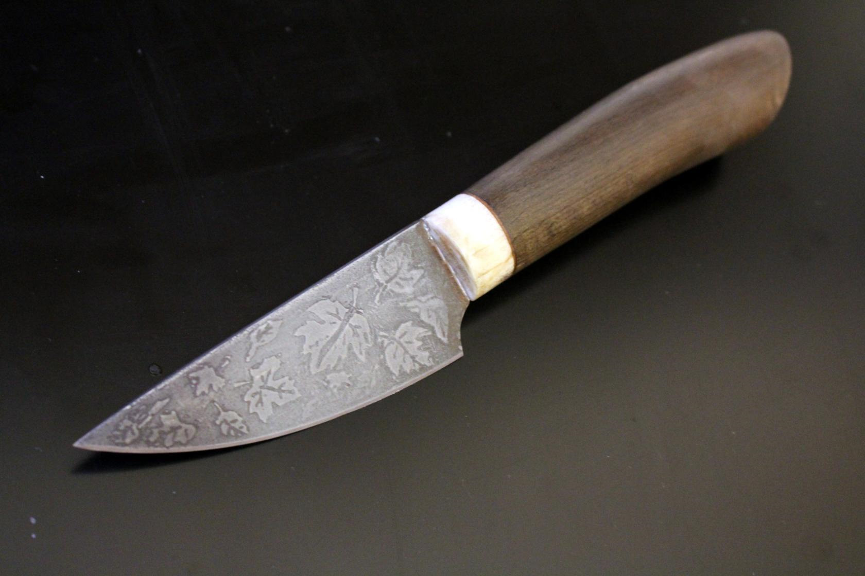 Гравировка на ноже. Нож с травлением на клинке. Узоры на ножах. Нож травленый. Травим нож.