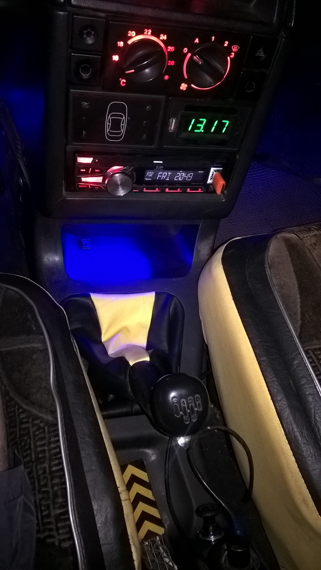 установка вольтметра за место гидрокорректора — Lada 21104, 1,6 л, 2007 ...