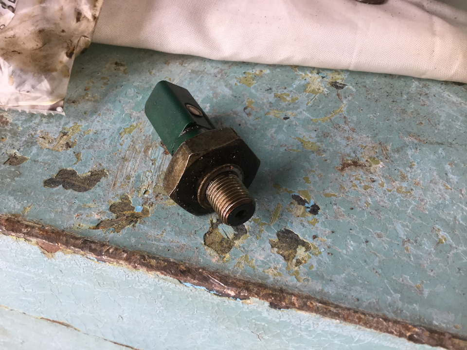 Вопрос! Давит масло из под датчика. — Volkswagen Golf Mk4, 1,4 л, 2002 ...
