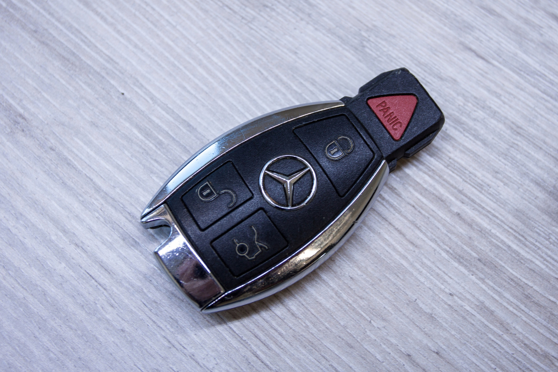 Ключи от Mercedes Benz w211. Ключ w204. Ключ Мерседес 190. Ключ Мерседес 211.