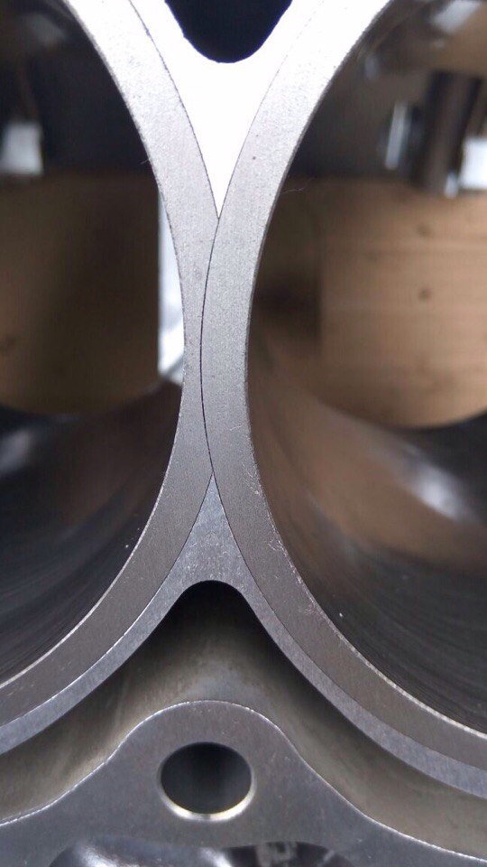 Задиры бмв. Задиры g4kd 2. Задиры в цилиндрах. 4 бмв задиры. Задиры бмв.