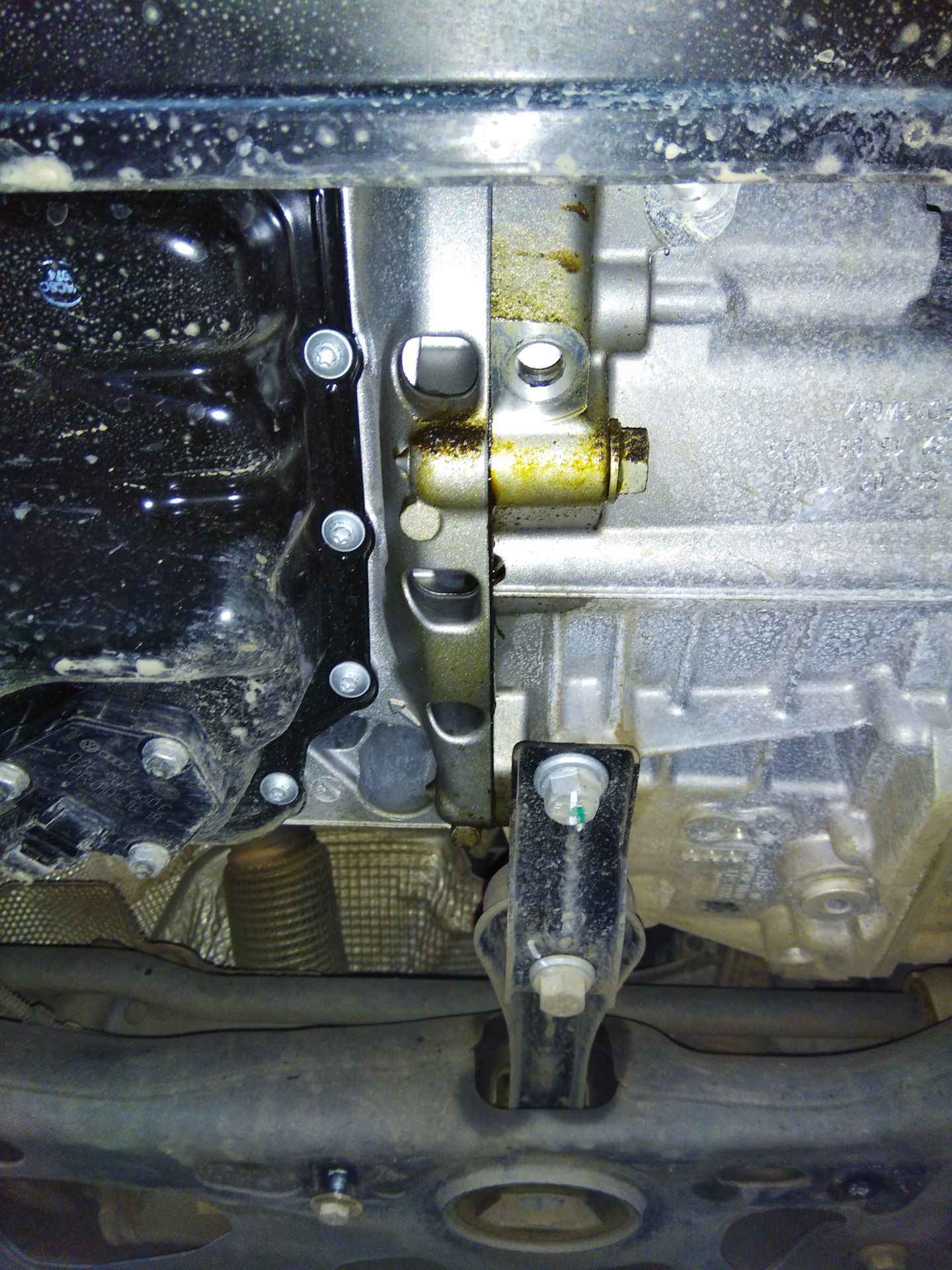 2. шкода течь масла. подтеки масла тигуан 2. рапид течь масла. 8.