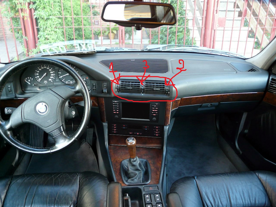 BMW 5 е34 ночью салон