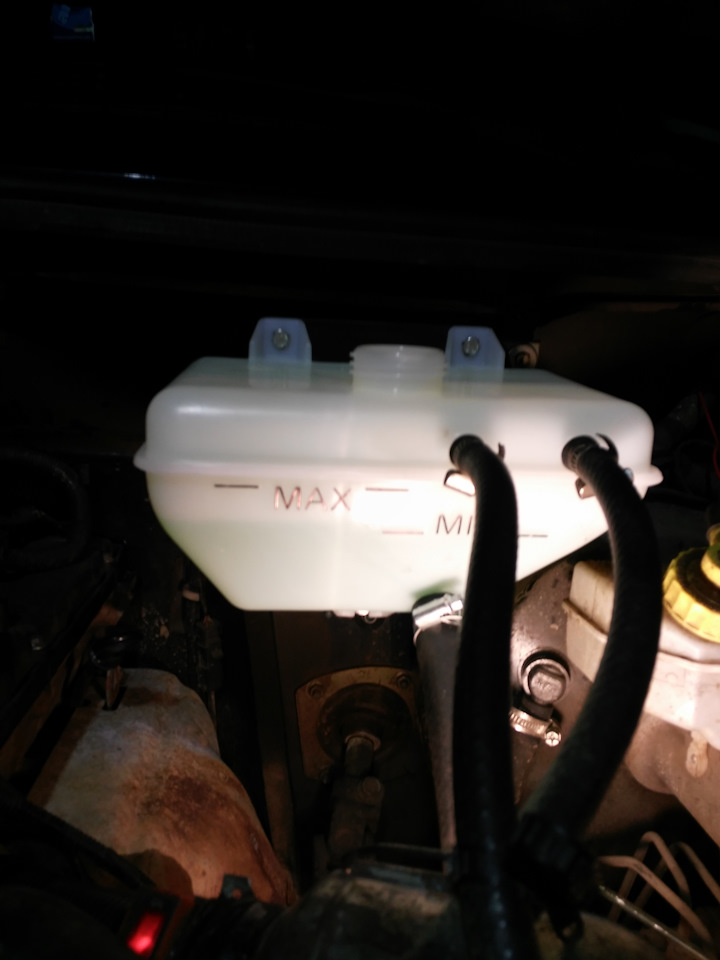 Пузырьки воздуха в расширительном.(оказались пенкой) — УАЗ Patriot, 2,7 ...