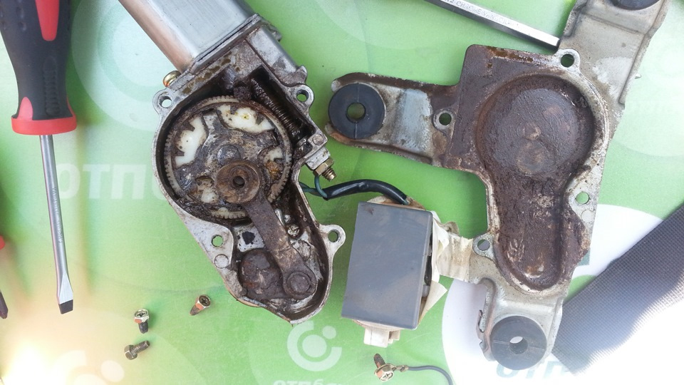 трапеция стеклоочистителя шкода йети 2012. фабия 1 не работают дворники. трапеция дворников skoda rapid. привод стеклоочистителя шкода фабия 2. как включить задний дворник на шкода фабия.