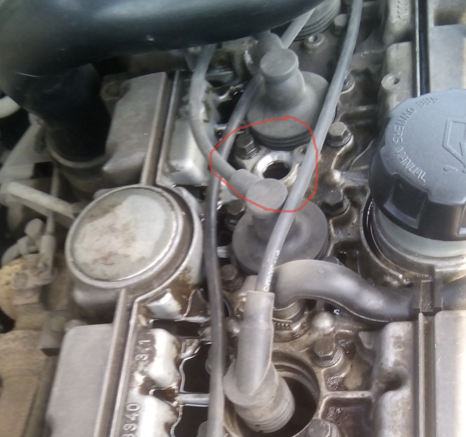 Выбрасывает масло на клапанную крышку — Volvo 850, 2 л, 1996 года ...