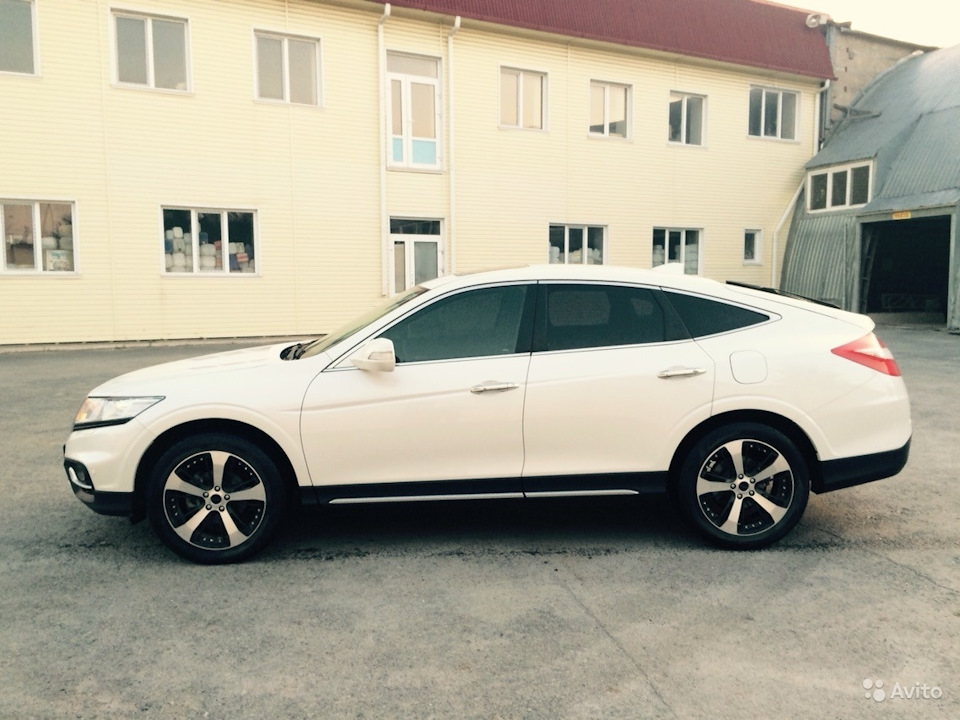 Honda Crosstour stance