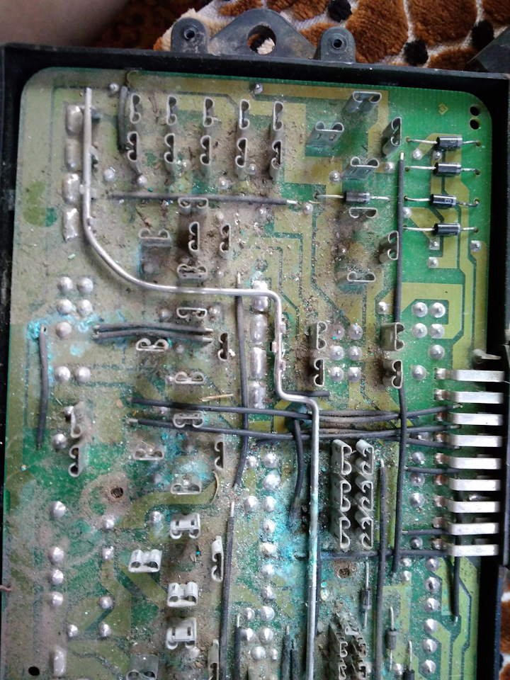 Блок реле и предохранителей — Москвич 2141, 1,7 л, 1994 года ...